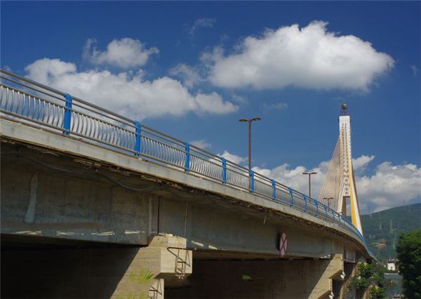 许昌304不锈钢桥梁护栏：安全、耐用与美观的完美结合