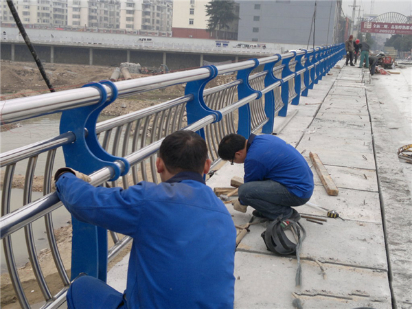 许昌不锈钢河道护栏的特性及其在城市景观中的应用